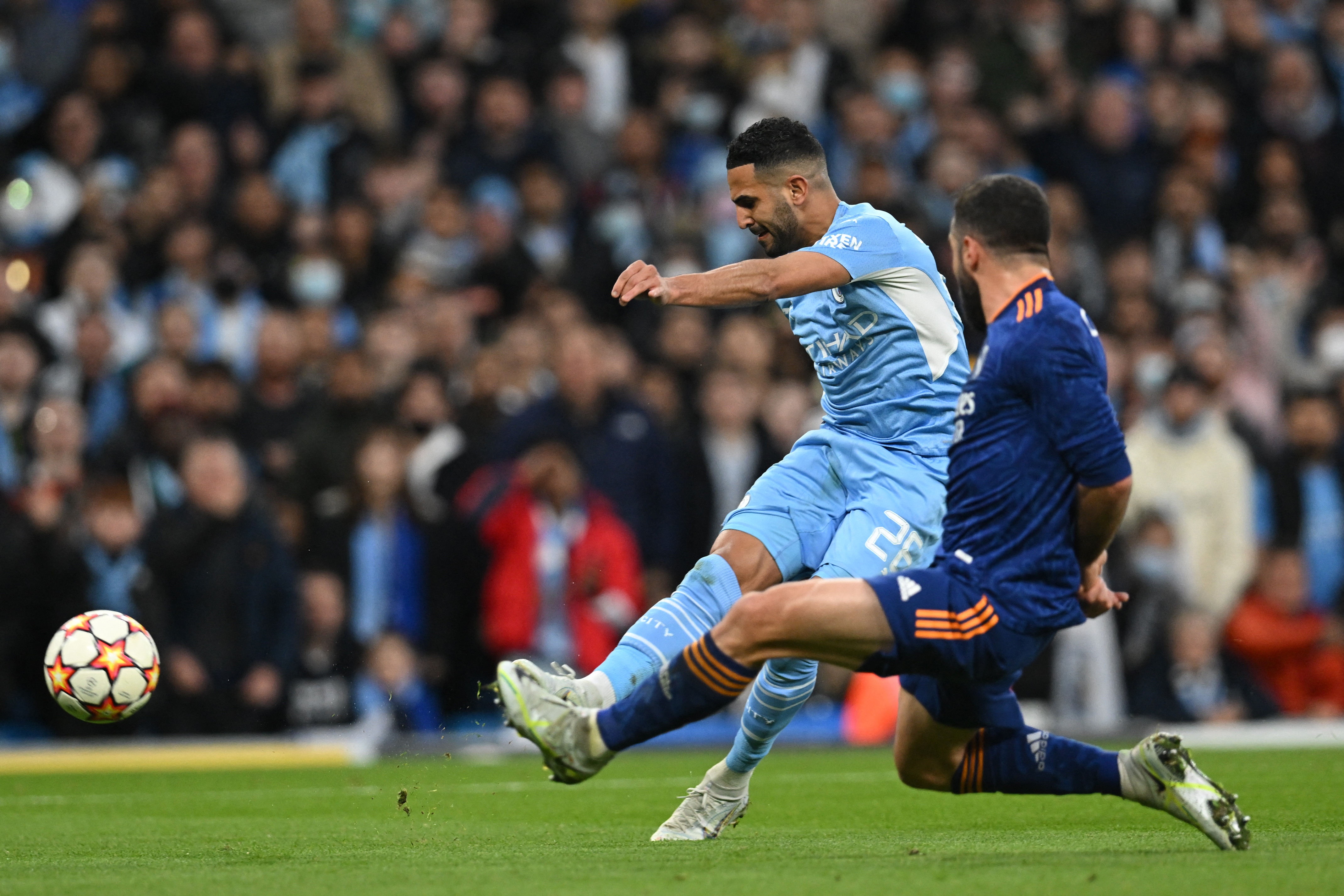 Real madrid vs manchester city. Рияд Махрез Манчестер Сити. Riyad Mahrez футболист. 26 04 2016 Манчестер Сити Реал. Рияд Марез Сити.