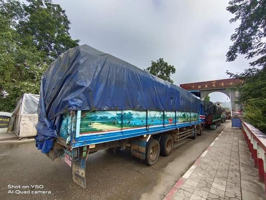 ချင်းရွှေဟော်နယ်စပ် ကုန်သွယ်ရေးစခန်းဝန်းကျင်ကို ပြီးခဲ့သည့်လက တွေ့ရစဉ်