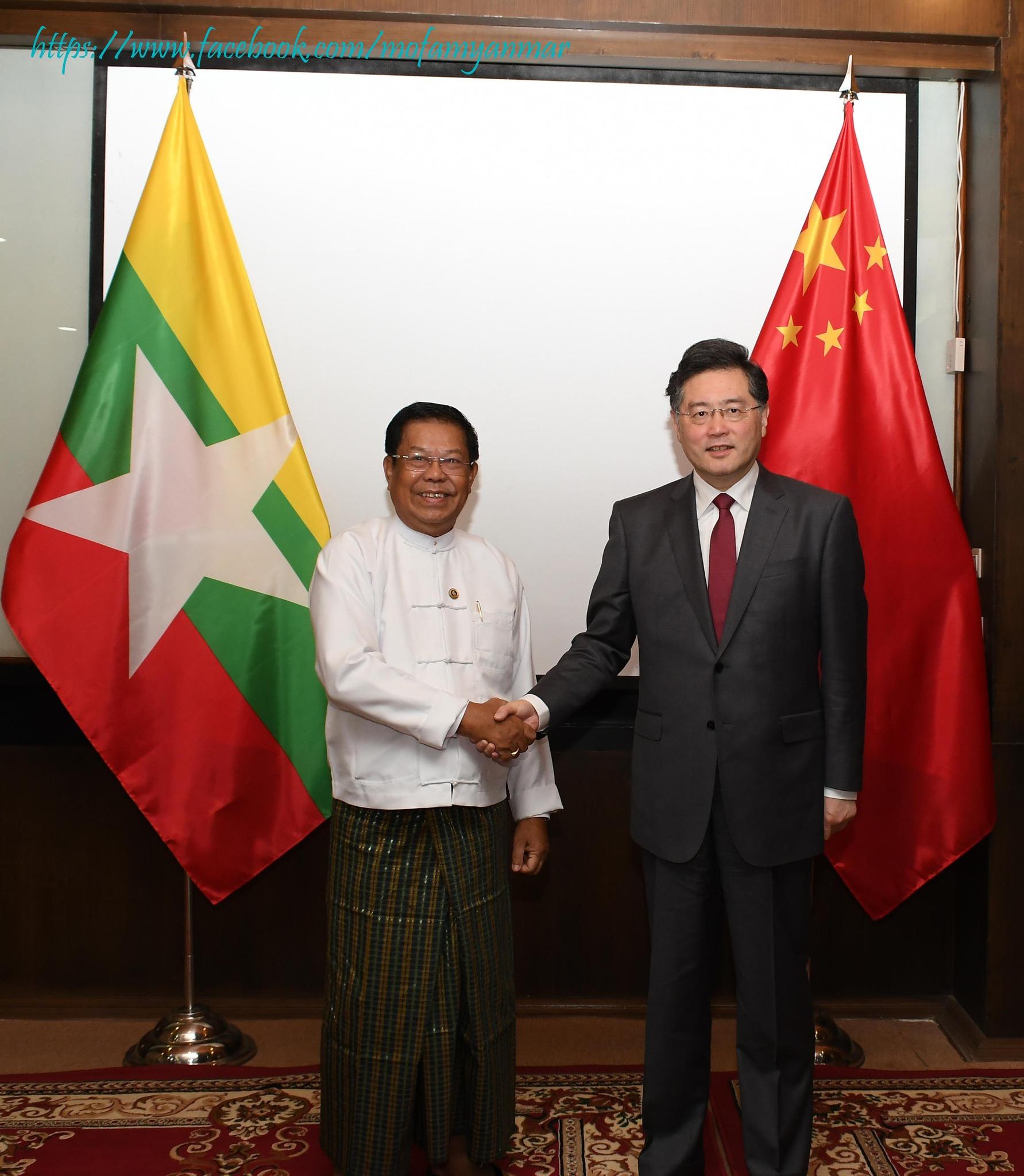 မေ ၂ ရက်က နိုင်ငံခြားရေးဝန်ကြီးဌာန ပြည်ထောင်စုဝန်ကြီး ဦးသန်းဆွေနှင့် တရုတ်နိုင်ငံခြားရေးဝန်ကြီး တွေ့ဆုံစဉ်