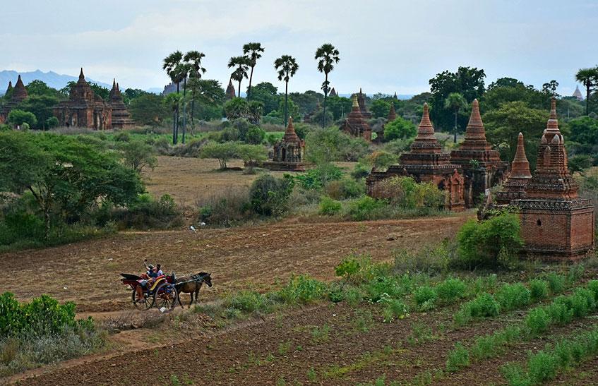 ပြည်တွင်းပြည်ပခရီးသွားများ အထူးစိတ်ဝင်စားသည့် ပုဂံဒေသဝန်းကျင်ကို ကာလမတိုင်မီက တွေ့ရစဉ်