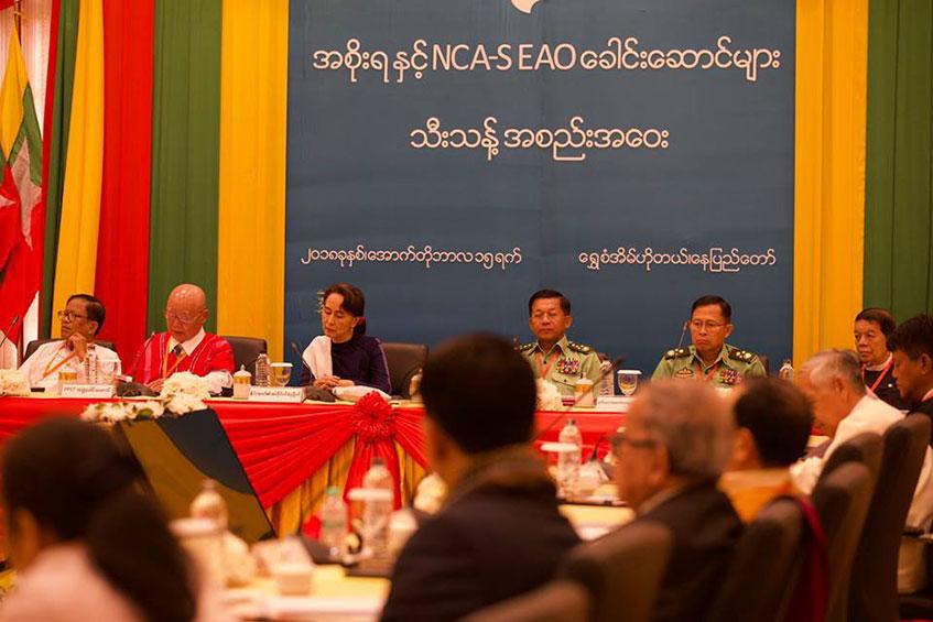 နေပြည်တော်တွင် ၂၀၁၈ ခုနှစ် အောက်တိုဘာ ၁၅ ရက်က အစိုးရနှင့် NCA-S EAO ခေါင်းဆောင်များ သီးသန့်အစည်းအဝေး ပြုလုပ်စဉ်