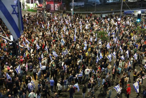 ဧပြီ ၆ ရက်က တဲလ်အဗစ်မြို့တွင် ဝန်ကြီးချုပ်နေတန်ယာဟုအားဆန့်ကျင်သည့် ဆန္ဒပြမှုကို တွေ့ရစဉ်