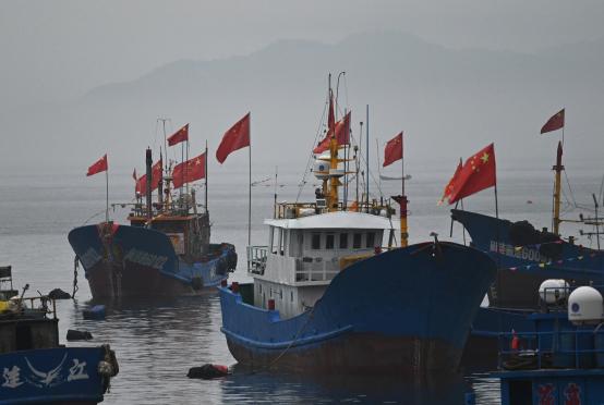 မေ ၂၅ ရက်က တရုတ်နိုင်ငံ ဖူကျန်းပြည်နယ် တိုင်လူကျေးရွာတွင် တရုတ်ငါးဖမ်းသင်္ဘောများကို တွေ့ရစဉ်(Photo: AFP)