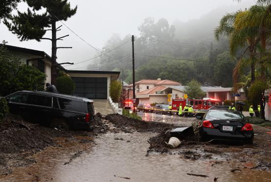မိုးများခြင်းကြောင့် ကယ်လီဖိုးနီးယားတောင်ပိုုင်း၌ ထိခိုက်ပျက်စီးမှုမြင်ကွင်းကို ဖေဖော်ဝါရီ ၅ ရက်တွင် တွေ့ရစဉ်(Photo: AFP)