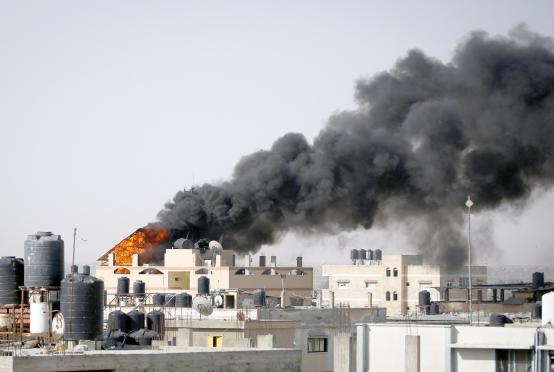အစ္စရေးဗုံးကြဲတိုက်ခိုက်မှုကြောင့် ရာဖာရှိအဆောက်အအုံတစ်လုံးမှ မီးခိုးများ ထွက်နေပုံကို မေ ၁၀ ရက်တွင်တွေ့ရစဉ်(Photo:AFP)