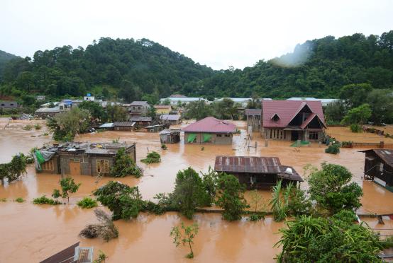 ကလောနှင့် ရွှေညောင် အနီးတစ်ဝိုက် ရေကြီးနစ်မြုပ်မှုကို ၂၀၂၄ ခုနှစ်  စက်တင်ဘာ ၁၃ ရက်က တွေ့ရစဉ် (ဓာတ်ပုံ - ထွန်းနေလှိုင် (နောင်ပိန် ))