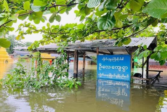  ကျိုက်မရောမြို့နယ် ဦးလေးကျေးရွာအတွင်း ရေကြီးရေလျှံမှု ဖြစ်ပွားနေသည်ကို ဇူလိုင် ၃၀ ရက်က တွေ့ရစဉ် (Photo: ရာမည Rescue)