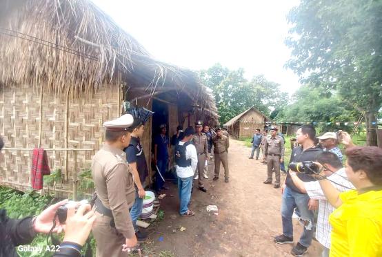 အခင်းဖြစ်နေရာကို သက်ဆိုင်ရာက စစ်ဆေးနေစဉ် (ဓာတ်ပုံ- Thai News)