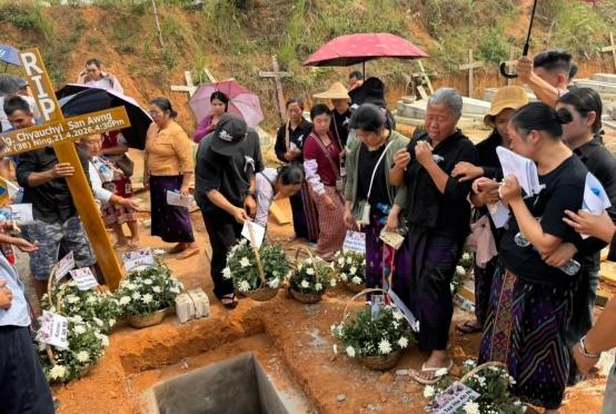 ■ပုံစာ- လုယက်ခံရသည့် မော်တော်ယာဉ်နှင့် သတ်ဖြတ်ခံရသည့် မော်တော်ယာဉ်ရောင်းဝယ်သူ၏ နာရေးကို တွေ့ရစဉ်