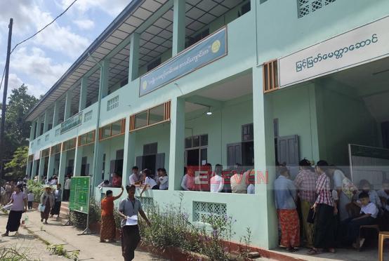 ပုံစာ - မန္တလေးမြို့ရှိ အထက်တန်းကျောင်း တစ်ကျောင်းကို တွေ့ရစဉ်