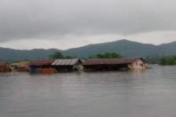 ပုံစာ - ကျိုက်မရောမြို့နယ် ဘိန်းဗျောအောက်ကျေးရွာအတွင်း ရေကြီးရေလျှံမှုဖြစ်ပွားနေသည်ကို ဩဂုတ်လ (၃) ရက်နေ့က တွေ့ရစဉ် - Photo Credit – Bo Bo Win Rescue