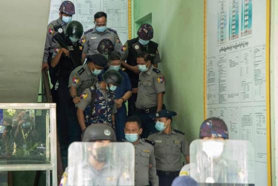 ထောင်ပြေးမှုဖြင့် တရားစွဲဆိုခံထားသည့် UDP ပါတီဥက္ကဋ္ဌ ဦးကျော်မြင့်ကို ရုံးထုတ်လာစဉ်