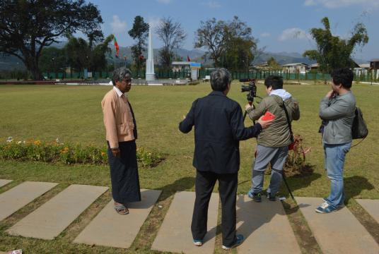 မကွေးတိုင်းဒေသကြီးအတွင်းရေကြီးရေလျှံမှု ဖြစ်ပွားခဲ့စဉ်က ကျေးရွာများတွင် ကျောင်းသား ကျောင်းသူများ ကျောင်းတက်ရန် လှေများဖြင့် သွားရောက်စဉ် (ဓာတ်ပုံ-အောင်သူငြိမ်း)