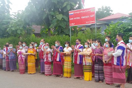 ဘားအံမြို့နယ် ရဲသာကျေးရွာအုပ်စု ကမော့ကစင်ကျေးရွာတွင် KNDP ပါတီ ဆိုင်းဘုတ်တင်ပွဲအခမ်းနား ပြုလုပ်စဉ် (ဓာတ်ပုံ - KNDP)