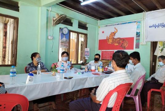 တောင်ကုတ်မြို့သို့ရောက်ရှိနေသည့် ပြည်နယ်လွှတ်တော်ကိုယ်စားလှယ်လောင်း ဒေါက်တာတင်မာအောင်နှင့် ALD ပါတီမှ တာဝန်ရှိသူများ ဆွေးနွေးမှုပြုလုပ်စဉ်