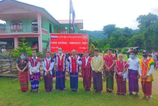  KNDP ပါတီ ကျေးရွာဆိုင်းဘုတ်တင်ခြင်းနှင့် ကိုယ်စားလှယ်လောင်းအချို့ မဲဆွယ်စည်းရုံးမှုများကိုတွေ့ရစဉ် (Photo- KNDP)