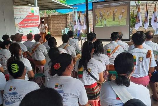 Zoom Meeting ဖြင့် ပြုလုပ်သည့် SNLD ပါတီ ၃၂ ပြည့် အခမ်းအနားတွင် လားရှိုးမြို့နယ်မှ ပါတီဝင်များက ပါဝင်တက်ရောက်နေသည်ကို တွေ့ရစဉ် 