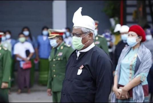 စစ်ကိုင်းတိုင်းဒေသကြီး ဝန်ကြီးချုပ်ဟောင်း ဒေါက်တာမြင့်နိုင်အား တွေ့ရစဉ်