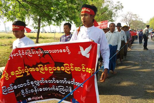 ယင်းမာပင်ခရိုင် ယင်းမာပင်မြို့တွင် မတ် ၁၈ ရက် နံနက်ပိုင်းက ၂၀၀၈ ဖွဲ့စည်းပုံအခြေခံဥပဒေ ပြင်ဆင်ရေး လူထုထောက်ခံပွဲပြုလုပ်စဉ်