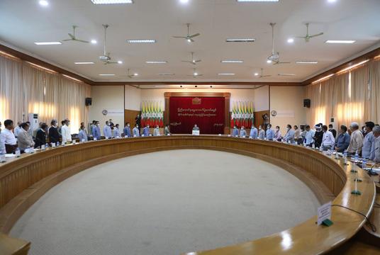 ၂၀၂၁ ခုနှစ် မေ ၂၁  ရက်က နေပြည်တော်တွင် ပြည်ထောင်စုရွေးကောက်ပွဲကော်မရှင်နှင့် နိုင်ငံရေးပါတီများ တွေ့ဆုံစဉ်