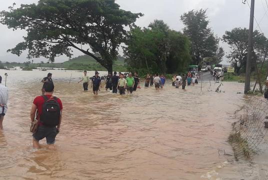ရန်ကုန်-မော်လမြိုင်အဝေးပြေးလမ်းမပေါ် ဘီးလင်းမြို့နယ်အတွင်း ရေကြီးရေလျှံမှုဖြစ်ပွားခဲ့သည်ကို ၂၀၁၈ ခုနှစ်အတွင်းက တွေ့ရစဉ်