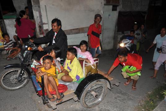 မြန်မာပြည်တွင်းမှ သွားရောက်ရောင်းချကြသည့် ဖရဲသီးကားများကို တရုတ်ပြည်သူ့သမ္မတနိုင်ငံ ဝမ်တိန်ဘက်အခြမ်းတွင် ဒီဇင်ဘာ ၂ ရက် နံနက်ပိုင်းက တွေ့မြင်ရစဉ် (ဓာတ်ပုံ-ထွန်းနေလှိုင်)
