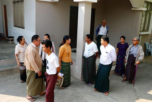 ရှမ်းပြည်မြောက်ပိုင်းတွင် ဖြစ်ပွားခဲ့သော တိုက်ပွဲများကြောင့် စစ်ဘေးဒုက္ခသည်စခန်းသို့ ရောက်ရှိလာကြသော ကလေးငယ်များနှင့် ၎င်းတို့၏ မိခင်များအား ဒီဇင်ဘာလဆန်းပိုင်းက တွေ့ရစဉ် (ဓာတ်ပုံ-ထွန်းနေလှိုင်)