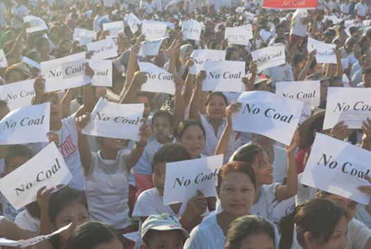  အမေရိကန်အခြေစိုက် Coca Cola ကုမ္ပဏီ မြန်မာနိုင်ငံတွင် ဝင်ရောက်လုပ်ကိုင်နေမှုကို တွေ့ရစဉ်(ဓာတ်ပုံ-မင်းသီဟဇော်)