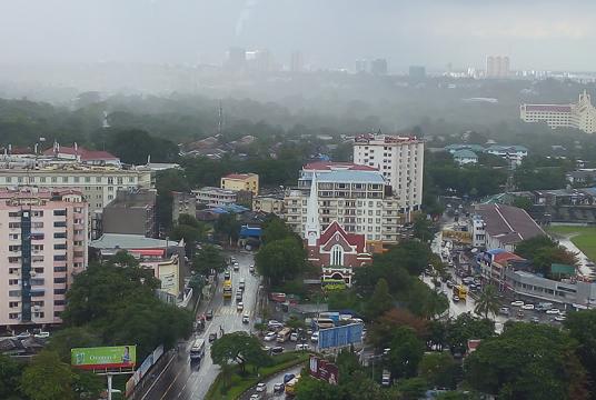 ရန်ကုန်မြို့ရှိ အိမ်ရာအဆောက်အအုံများကို တွေ့ရစဉ် (ဓာတ်ပုံ-နီလာ)