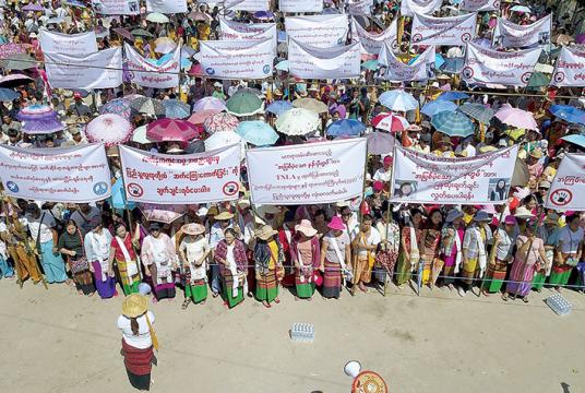 နန်းမိုဟွမ်အား ပြန်လည်လွှတ်ပေးရန် စက်တင်ဘာ ၁၇ ရက်က နမ့်ခမ်းမြို့တွင် ဒေသခံများ ဆန္ဒထုတ်ဖော်နေကြစဉ် (ဓာတ်ပုံ-အောင်သိုက်၊ စိုင်းဆွေ)