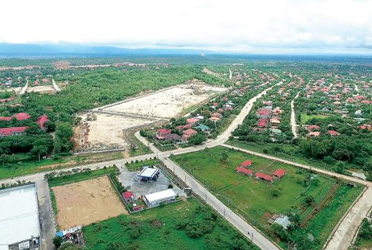 ပြည်​ထောင်စုအဆင့် အကြီးအကဲများအတွက် ​လျာထား​ဖော်​ဆောင်​နေသည် ဟုဆို​သော ဥတ္တရသီရိမြို့နယ်ရှိ ​မြေကွက်​များကို အ​ပေါ်စီးမှ ​တွေ့ရစဉ်