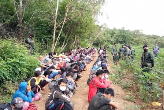 အထောက်အထားမဲ့ နယ်စပ်ဖြတ်ကျော် မြန်မာနိုင်ငံသားများအား ထိုင်းနိုင်ငံတာဝန်ရှိသူများက ဖမ်းဆီးစစ်ဆေးနေသည်ကို ယခုရက်ပိုင်းအတွင်း တွေ့ရစဉ်
