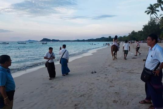 ငပလီကမ်းခြေသို့ လာရောက်လည်ပတ်ကြသူများကို ပြီးခဲ့သည့် ဒီဇင်ဘာလကုန်ခန့်က တွေ့ရစဉ်