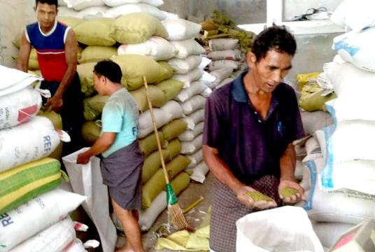 မန္တလေးတိုင်းဒေသကြီးရှိ ပဲသိုလှောင်ရုံတစ်ရုံကို တွေ့ရစဉ်