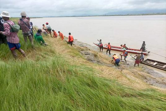 ရေစီးဖြင့် မျောပါပျောက်ဆုံးနေသူများကို ရှာဖွေနေစဉ် (ဓာတ်ပုံ- CJ)
