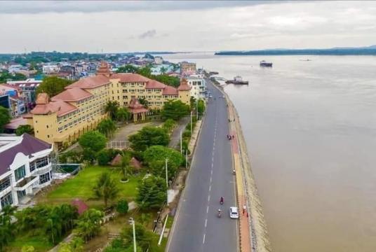 မော်လမြိုင်မြို့ ကမ်းနားလမ်းတစ်လျှောက်ကို တွေ့ရစဉ် (Photo:CJ)