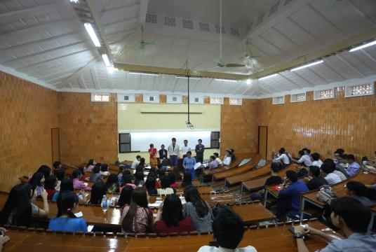 ၂၀၁၈ ခုနှစ် ပညာသင်နှစ်တွင် လှိုင်တက္ကသိုလ်နယ်မြေ RC- 2 ၌ တက်ရောက်နေသည့် ကျောင်းသားကျောင်းသူများကို တွေ့ရစဉ် (ဓာတ်ပုံ - ကြည်နိုင်)