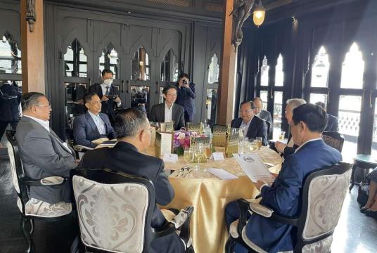 ထိုင်းနိုင်ငံတွင်ပြုလုပ်သည့် အလွတ်သဘောဆွေးနွေးပွဲသို့ တက်ရောက်လာသူများကို တွေ့ရစဉ်