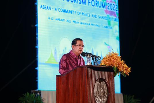 အာဆီယံခရီးသွားဖိုရမ် ၂၀၂၂ ဖွင့်ပွဲတွင် မိန့်ခွန်းပြောကြားနေသည့် ကမ္ဘောဒီးယားဝန်ကြီးချုပ်အား တွေ့ရစဉ် (Photo:Khmer Times)