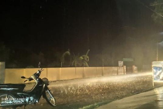 ပုံစာ။ မေ ၂ ရက်နေ့ ညပိုင်း တောင်ငူမြို့တွင် မိုးရွာသွန်းခဲ့အခြေအနေအားတွေ့ရစဉ်။