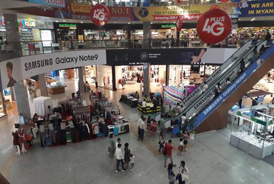 ရန်ကုန်မြို့ ပန်းဘဲတန်းမြို့နယ်ရှိ စျေးဝယ်စင်တာ တစ်ခုကို တွေ့ရစဉ်