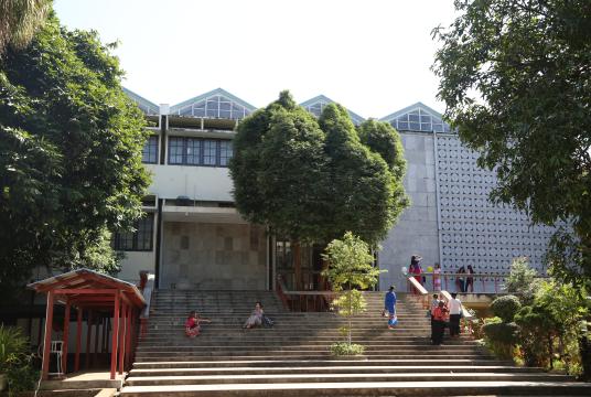 ရန်ကုန်တက္ကသိုလ်ဝင်းအတွင်း တစ်နေရာကို တွေ့ရစဉ် (ဓာတ်ပုံ-ကြည်နိုင်)