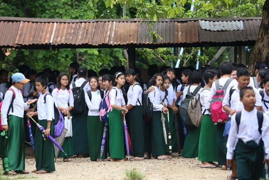 ၂၀၁၈-၂၀၁၉ ပညာသင်နှစ် ကျောင်းစတင်ဖွင့်လှစ်သည့်နေ့တွင် အခြေခံပညာအဆင့် ကျောင်းသူကျောင်းသားများကို တွေ့ရစဉ် (ဓာတ်ပုံ-ကြည်နိုင်)