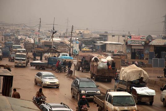 ဆီးရီးယားအစိုးရ၏ထိုးစစ်ဆင်မှုကြောင့် အိုင်ဒလစ်ဒေသမှ နေရပ်စွန့်ခွာနေသူများအား ဖေဖော်ဝါရီ ၅ ၌ တွေ့ရစဉ်