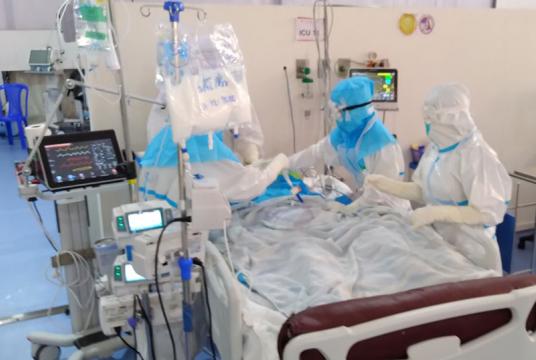 COVID-19 ပိုးတွေ့လူနာများအနက် ရောဂါပြင်းထန်၍ ICU ၌ ကြပ်မတ်ကုသနေရသည့် လူနာများကို တွေ့ရစဉ်