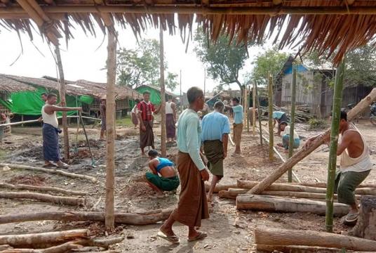 မြောက်ဦးမြို့နယ် တိမ်ညိုစစ်ဘေးရှောင်စခန်းတွင် ယာယီတဲများ ဆောက်လုပ်နေသည်ကို ယခုရက်ပိုင်းအတွင်း တွေ့ရစဉ်