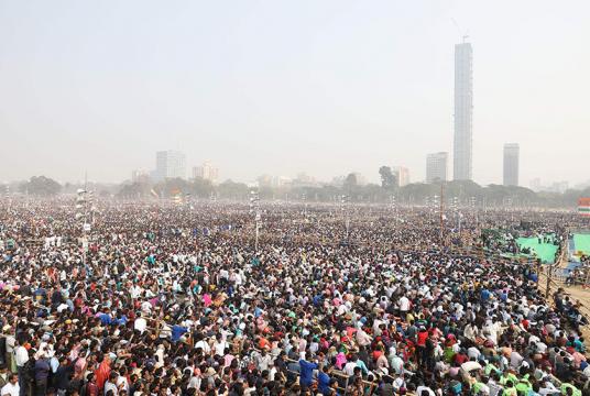 ဇန်နဝါရီ ၁၉ ရက်က ကိုးလ်ကတ္တားတွင် ပြုလုပ်နေသည့် ကြီးမားလှသော လူထုစုဝေးပွဲကြီးအား တွေ့ရစဉ်  (Photo: AFP)