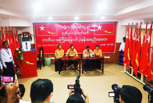 အမျိုးသား ဒီမိုကရေစီအဖွဲ့ချုပ် ဒုတိယဗဟိုကော်မတီ တတိယအကြိမ်မြောက် ပုံမှန်အစည်းအဝေးကို စက်တင်ဘာ ၂၂ ရက်တွင် ကျင်းပစဉ်