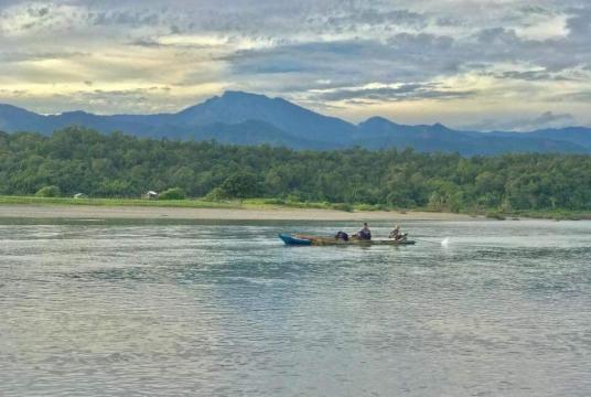 ​​​​​​​နမ်ပန်ငါးချောင်းတစ်နေရာ(ပုံကြီး)၊ ဒေသခံကျေးရွာသားများက နမ်ပန်ငါးရေအားလျှပ်စစ်စီမံကိန်းဖျက်သိမ်းပေးရန် သြဂုတ်လအတွင်း ဆန္ဒထုတ်ဖော်နေစဉ်(ပုံသေး)