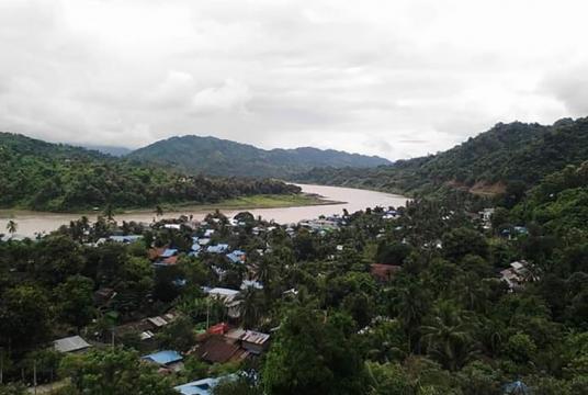 ပလက်ဝမြို့ကို အမြင့်တစ်နေရာမှ တွေ့ရစဉ်
